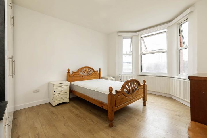 			3 Bedroom, 1 bath, 1 reception Flat			 Newton Road, Cricklewood